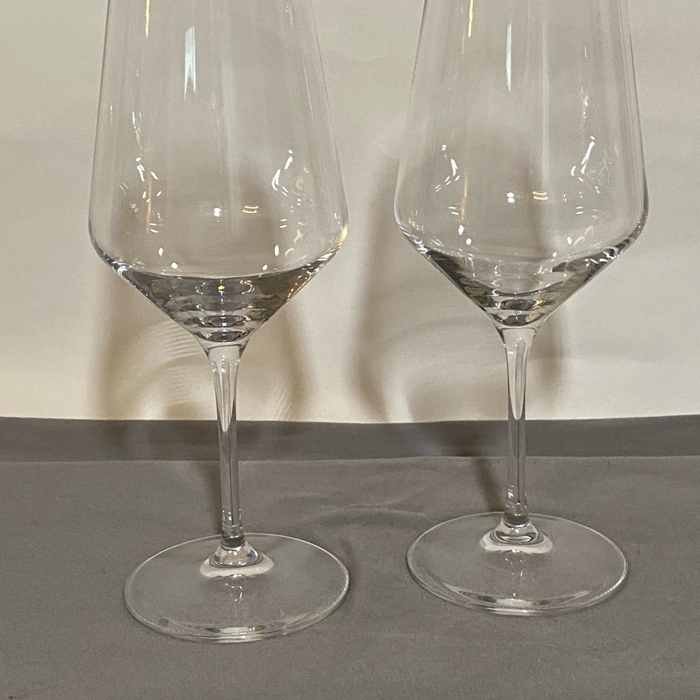 Elegant Clear Wine Glass Set